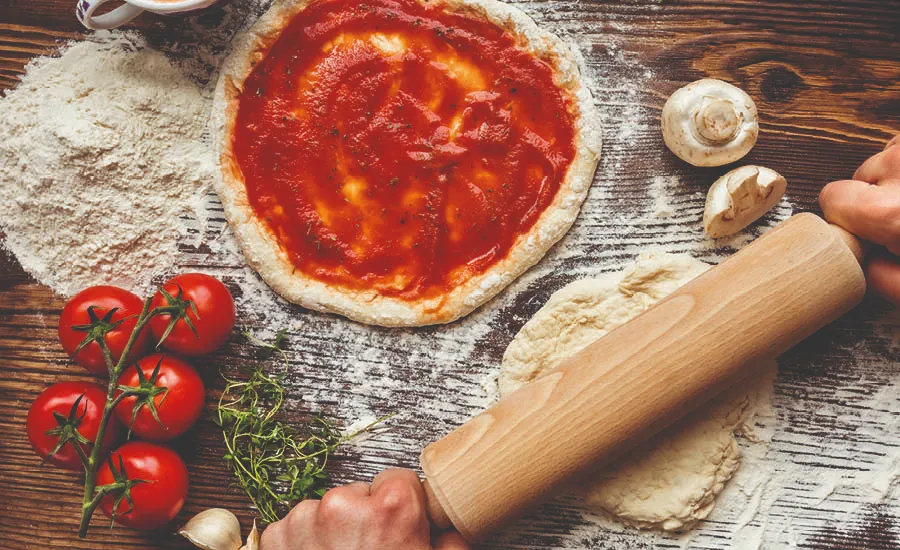 Hender kjevler pizzabunn